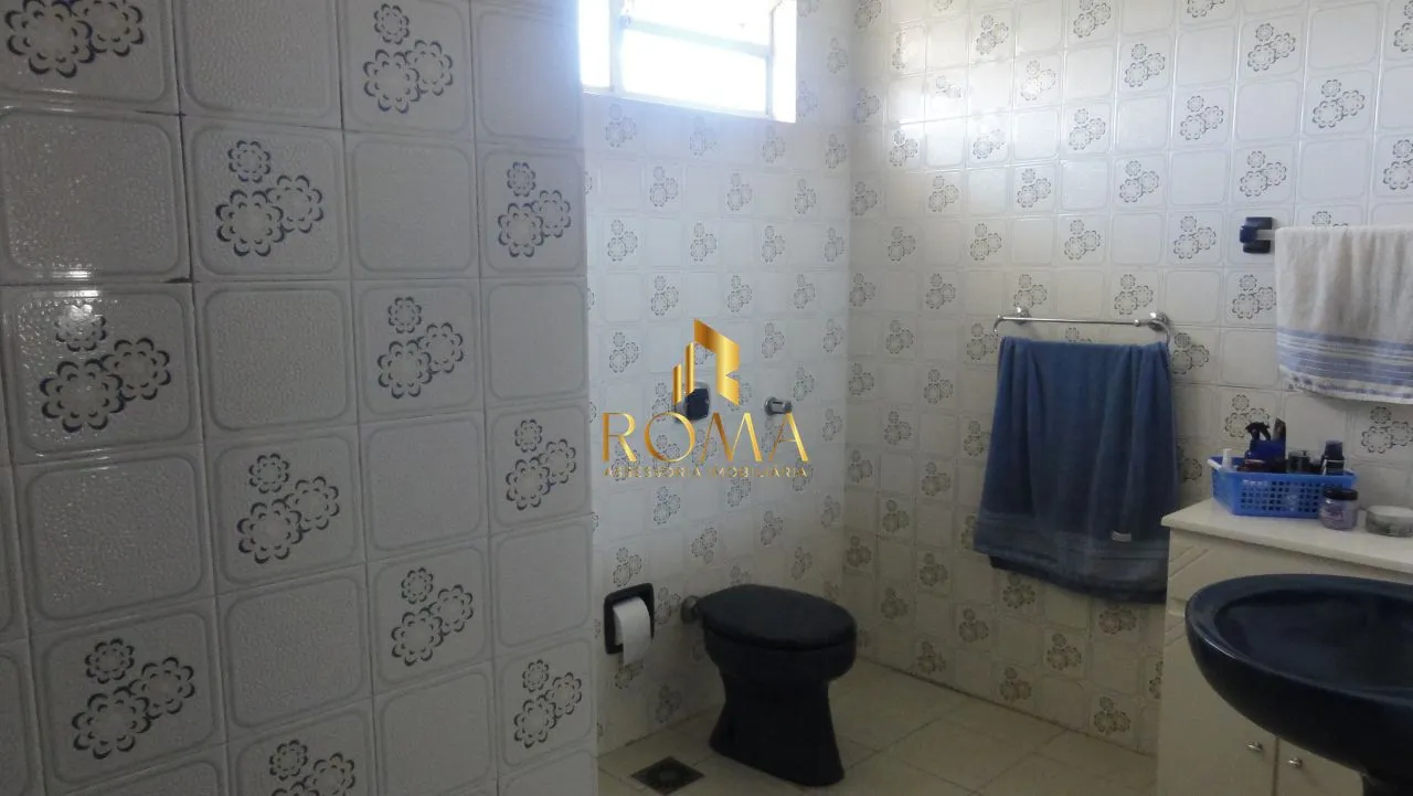 Imagem Casa à Venda no Centro de Santa Maria com 5 Dormitórios, Piscina e Salão de Fest