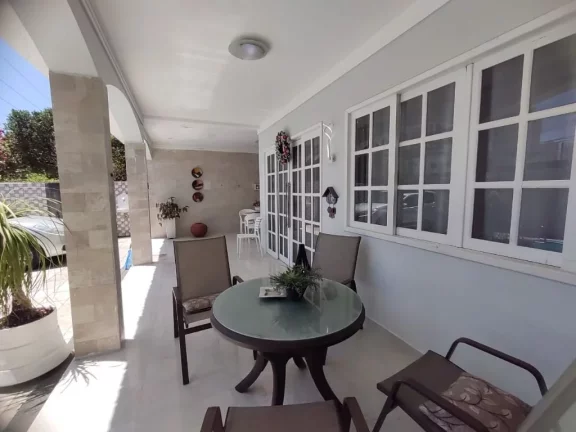 Imagem Casa de 240m² à venda, com 3 quartos (1 suíte), localizada em Candeias, Jaboatão dos Guararapes - Pernambuco.