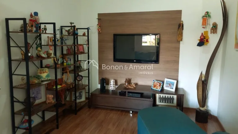 Imagem Esta casa em condomínio oferece uma área total de 480 metros quadrados, proporcionando um espaço ...
