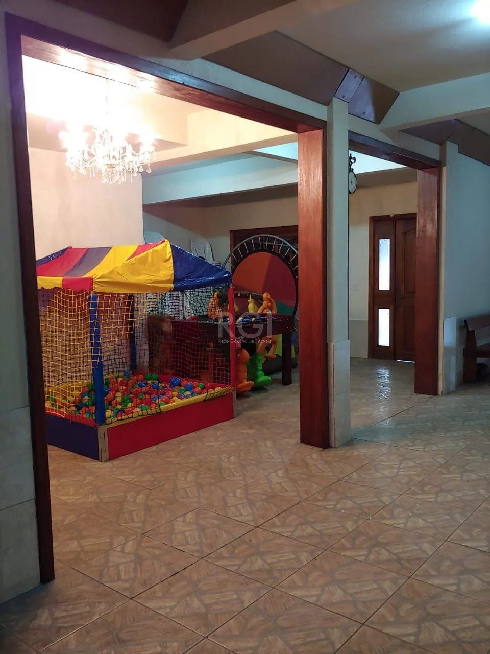 Imagem Casa para Venda - 250m², 3 dormitórios, sendo 1 suites, 5 vagas - Santa Rosa