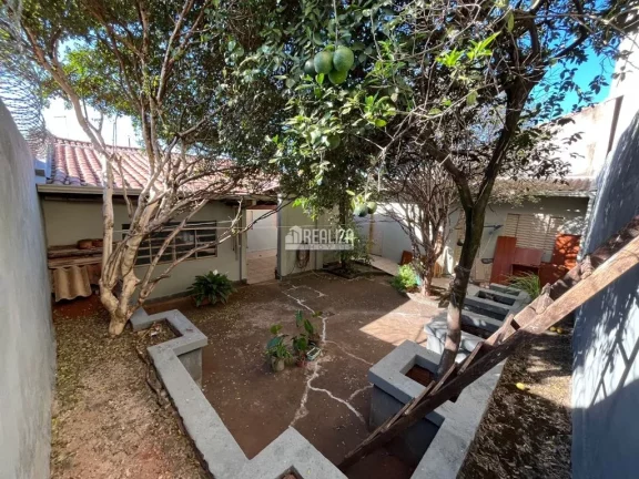 Imagem Casa à venda no bairro Lourdes - Uberaba: 3 dormitórios, suíte, quintal e mais!