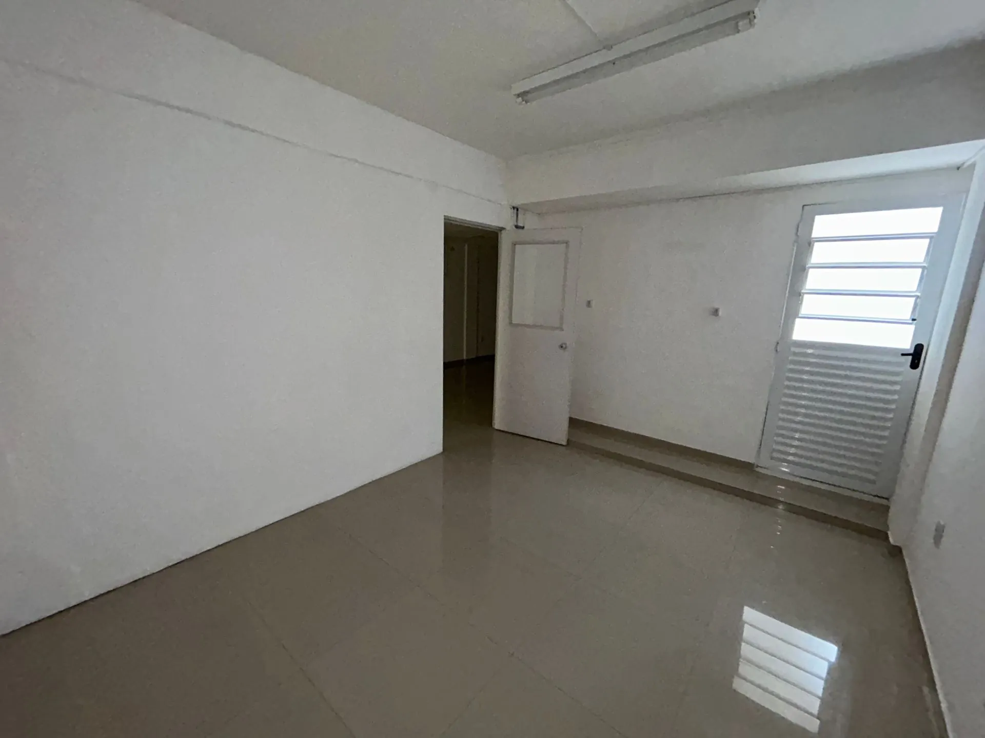 Imagem Sala comercial à venda em Porto Alegre, Centro Histórico, 72m2