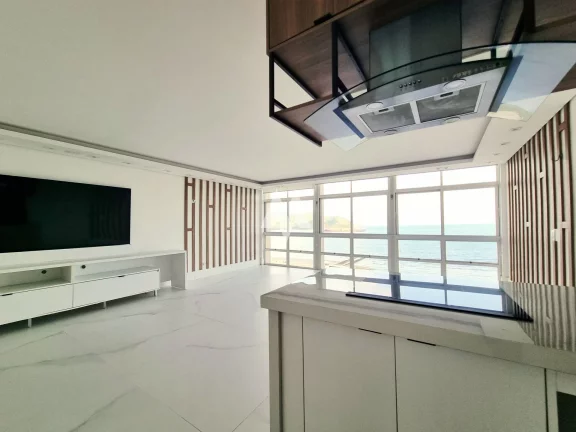 Imagem Apartamento padrão de 3 dormitórios sendo 2 suítes frente mar na Aparecida