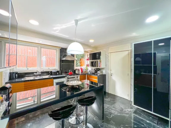 Imagem Casa em Condomínio para venda no bairro Três Figueiras em Porto Alegre