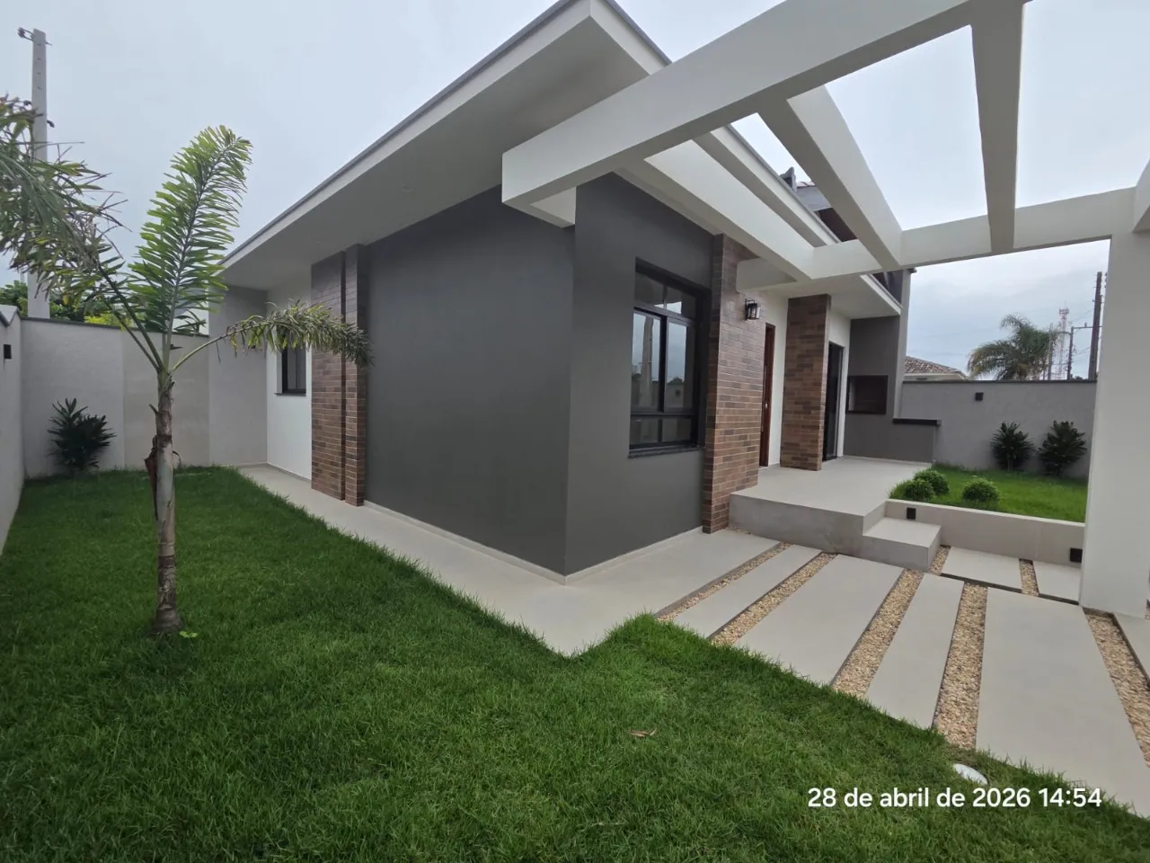 Imagem Casa de esquina em construção, com projeto moderno e excelente padrão de acabamento.
São 3 dormi...