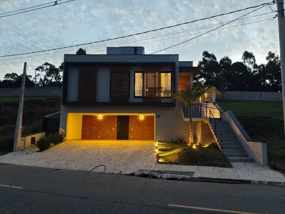 Imagem Venda de Casa em Condomínio de Alto Padrão em Vinhedo-SP - 3 Quartos, 3 Suítes, 2 Salas, 4 Banheiros, 6 Vagas, 272m².
