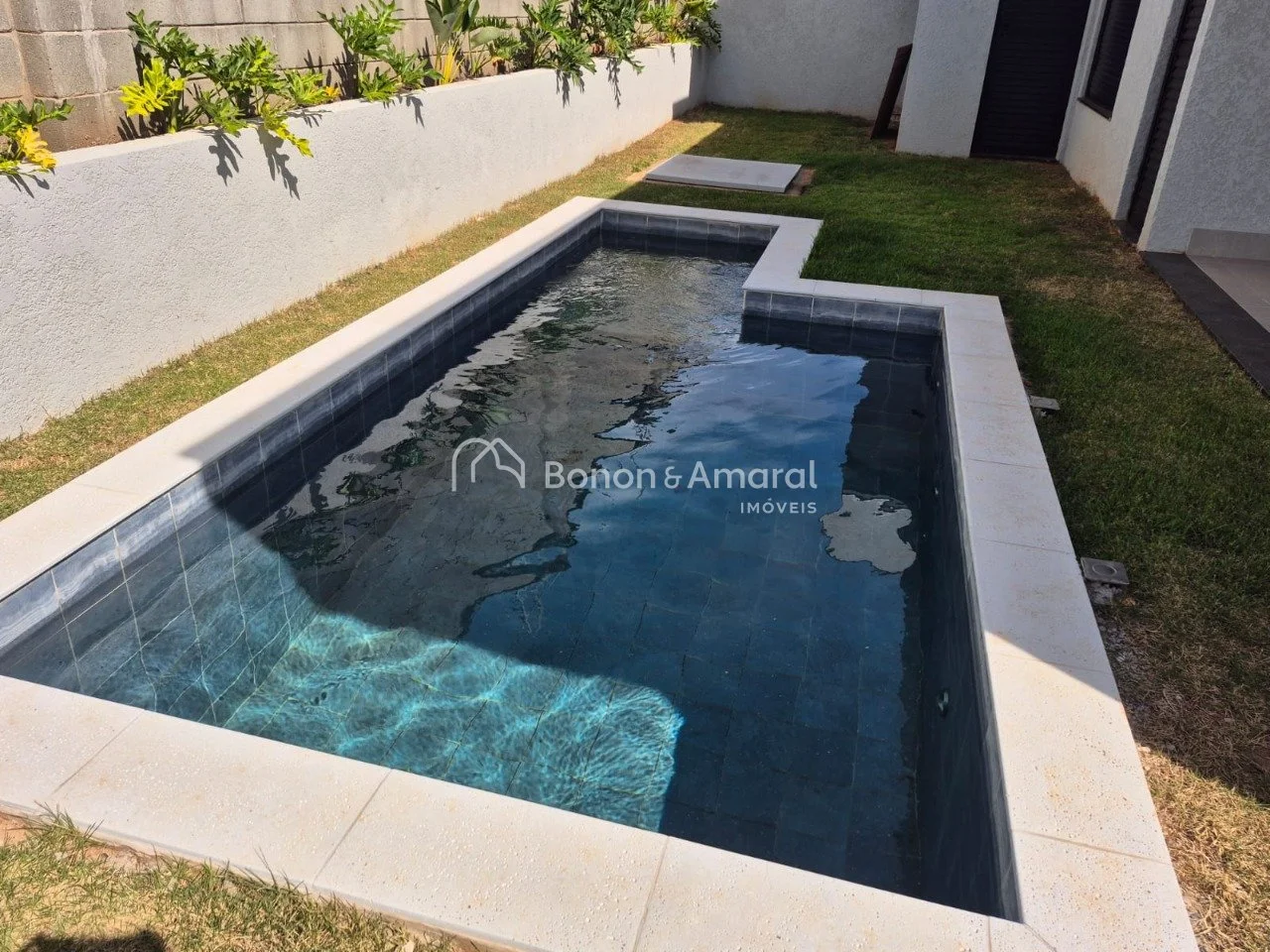 Imagem Esta residência térrea é uma excelente oportunidade para quem busca conforto e praticidade. Com t...
