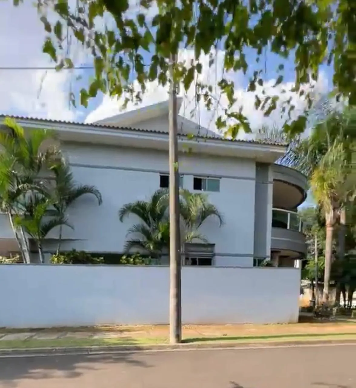 Imagem Chácara à Venda em Sarapuí - Lazer Completo e Conforto em 18.865 m²
