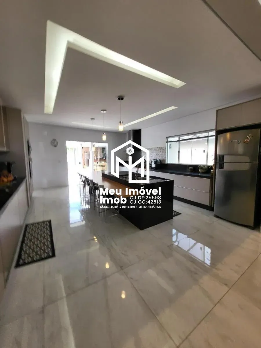 Imagem Casa 4 Quartos 4 Suítes 5 Vagas 900m² Útil 530 m² Lazer