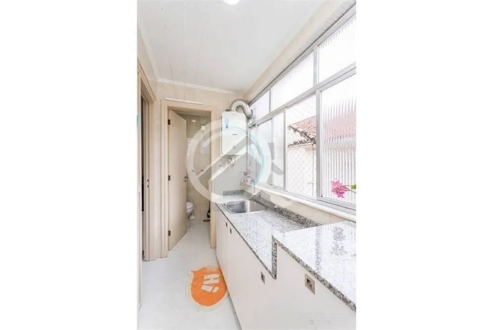 Imagem Explore uma rara oportunidade de residir no coração do prestigiado bairro Moinhos de Vento, em Por...