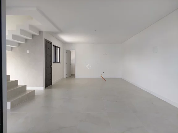 Imagem Excelente sobrado com 2 suítes + 1 dormitório na divisa do Bom Retiro com o Saguaçu.