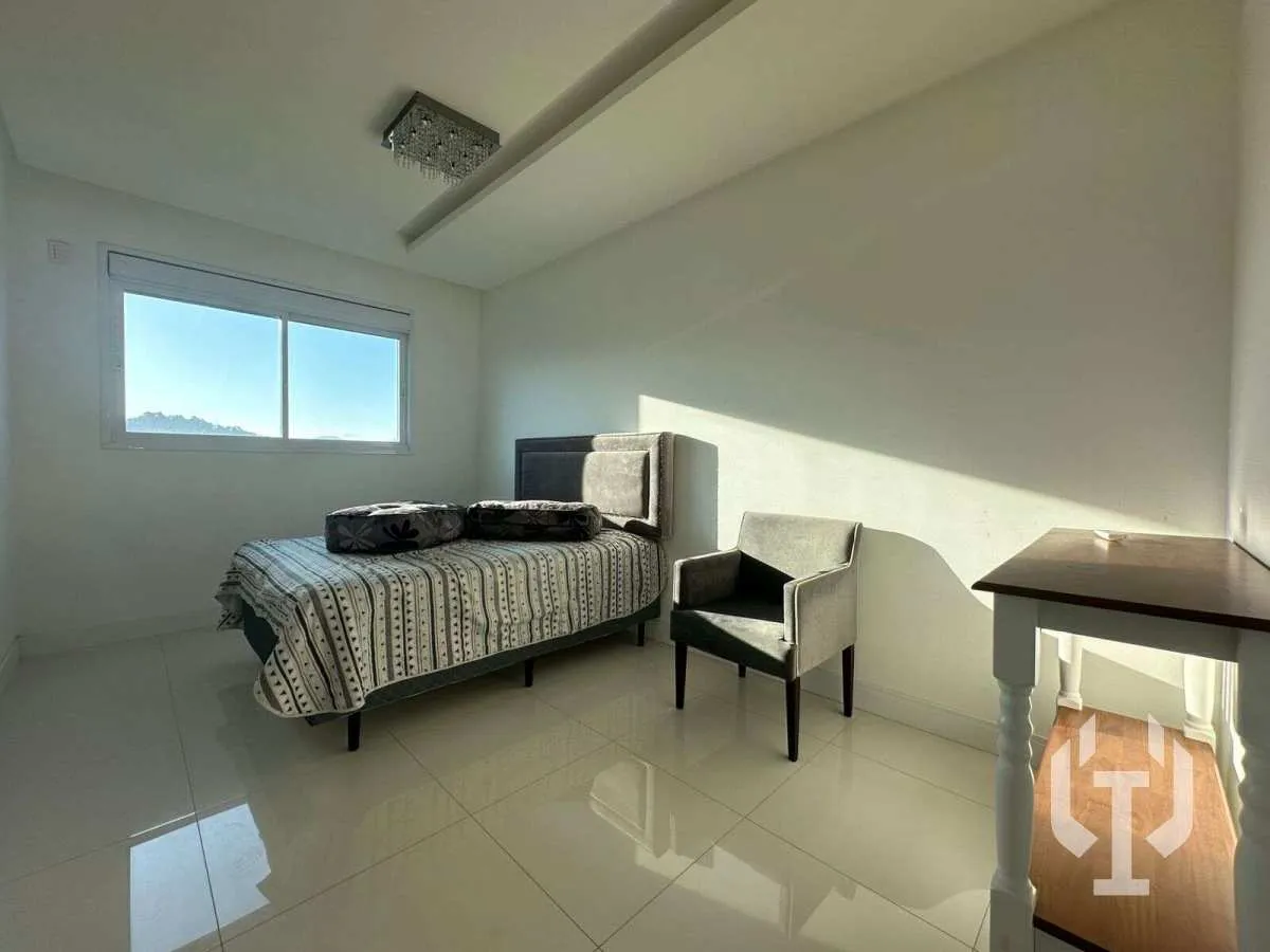 Imagem APTO EM MEIA PRAIA ITAPEMA COM 4 SUÍTES, MOBILIADO COM VISTA MAR