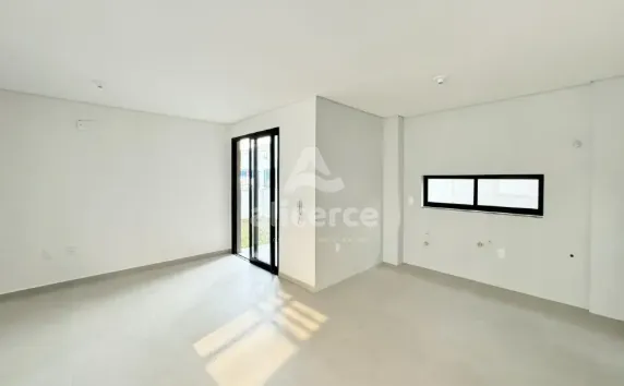 Imagem Sobrado em Condomínio Fechado - 2 Dormitórios sendo 2 Suítes - com Vista para o Morro do Cambirela - Nova Palhoça