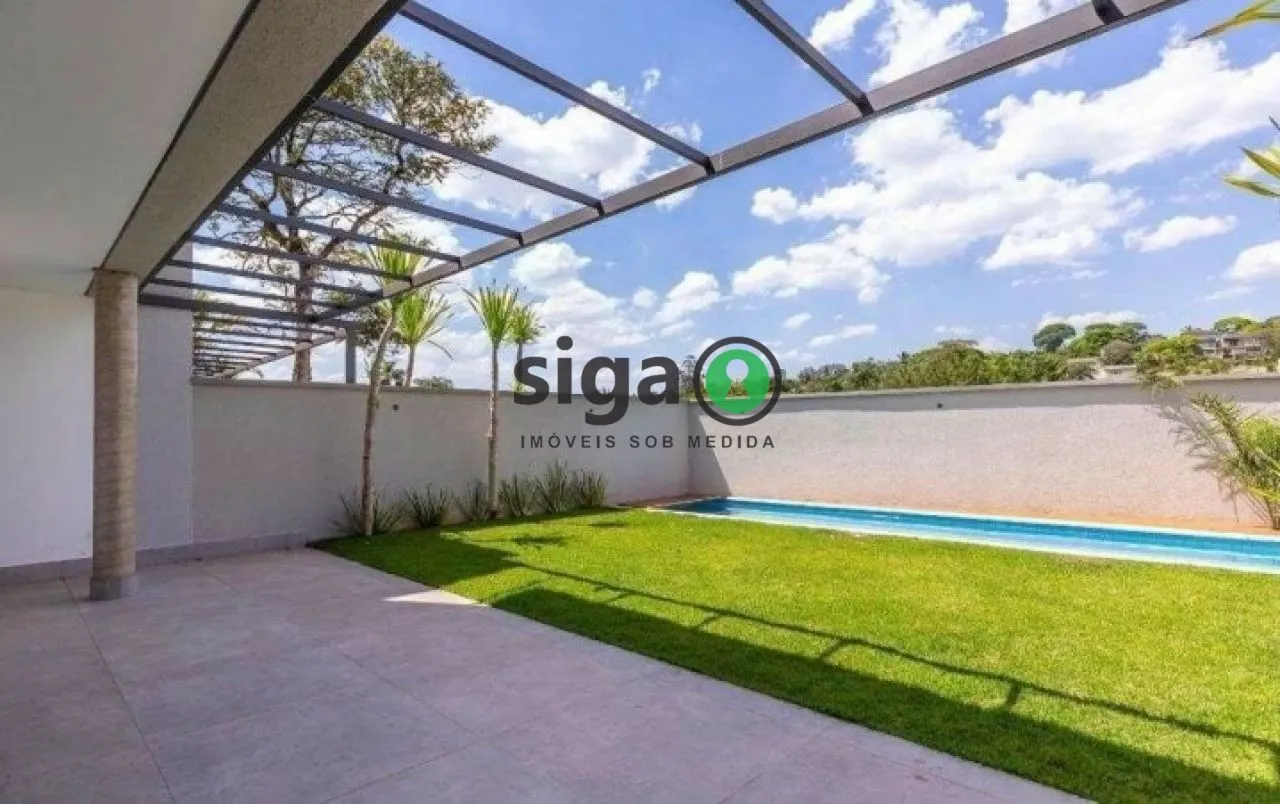Imagem Casa em Condomínio Fechado com 4 Suítes, Piscina e Quintal Amplo
