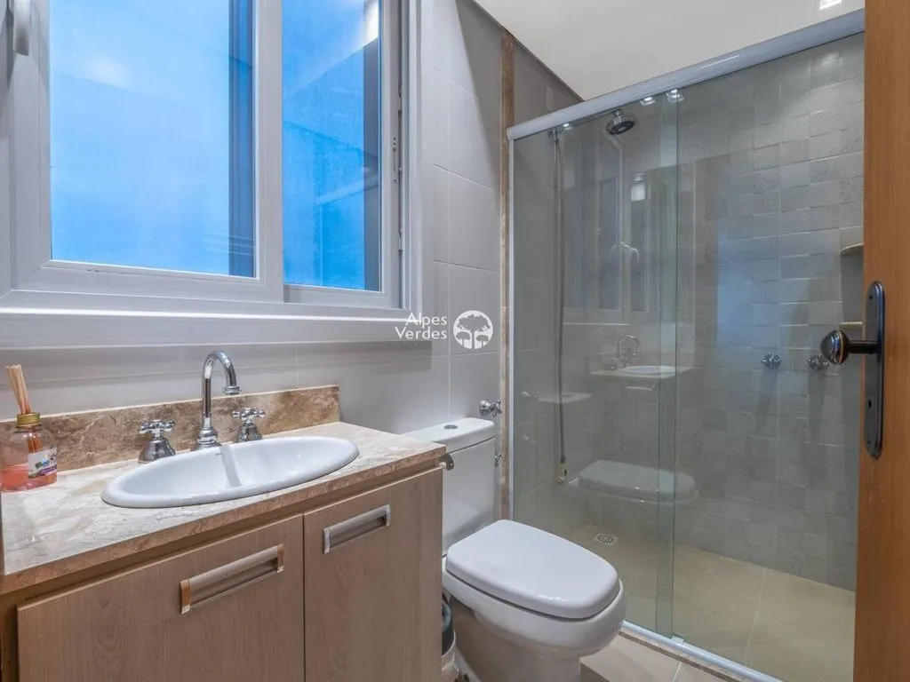Imagem VENDE-SE APARTAMENTO COM 4 SUITES PROXIMO A RUA COBERTA DE GRAMADO