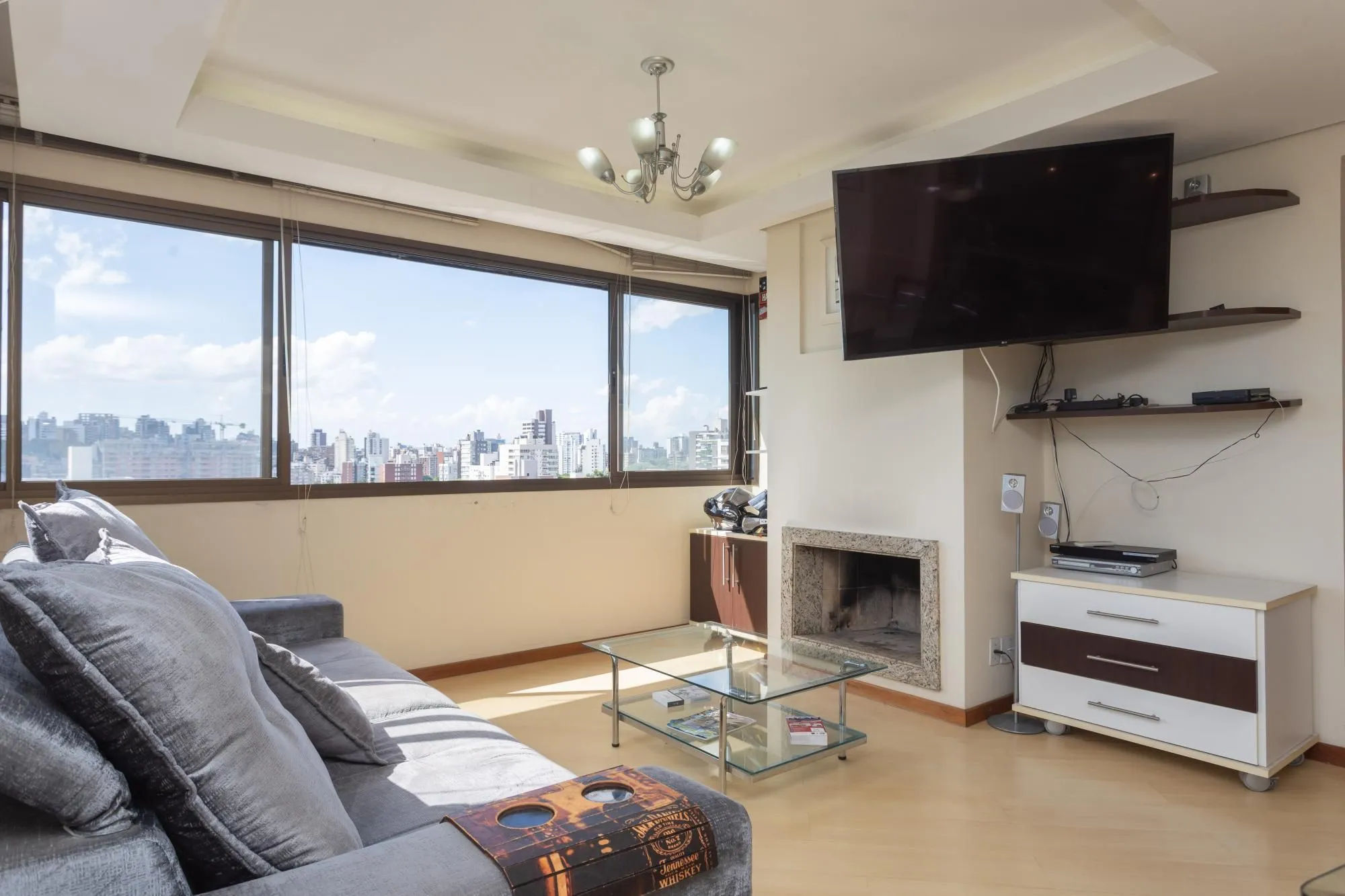 Imagem Apartamento 2 dormitórios sendo 1 suíte e 3 vagas no Petrópolis.
