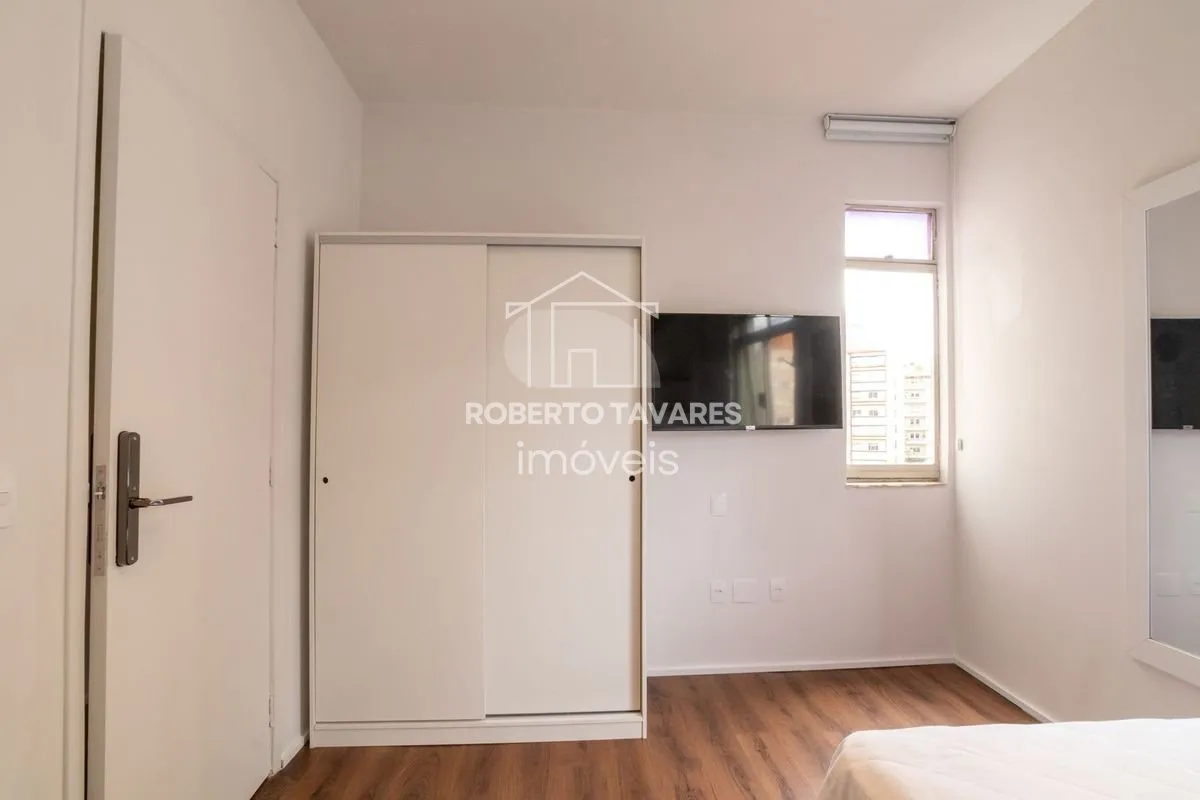 Imagem Apartamento Mobiliado e totalmente Reformado! 145 m2 úteis 5dts e 3 suítes, cozinha aberta para sala - Está a duas quadras da Av. Paulista.
