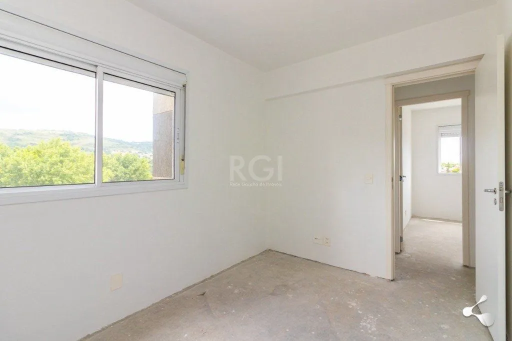 Imagem vende 03 dormitórios, living para dois ambientes, banheiro social, cozinha com churrasqueira e área de serviço com garagem