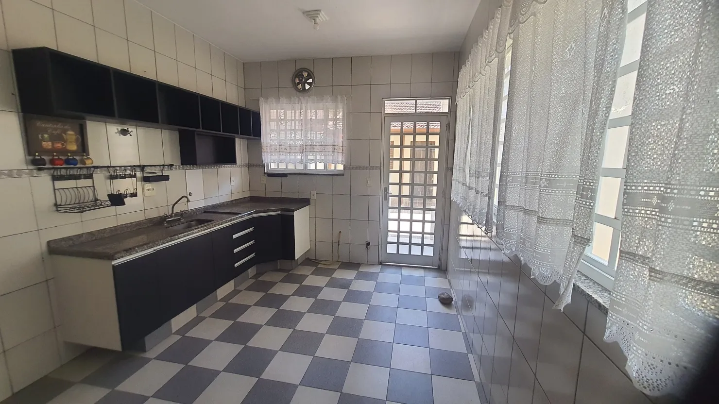 Imagem Sobrado para venda, Loteamento Santana próximo da Vila Militar, Pindamonhangaba, SP