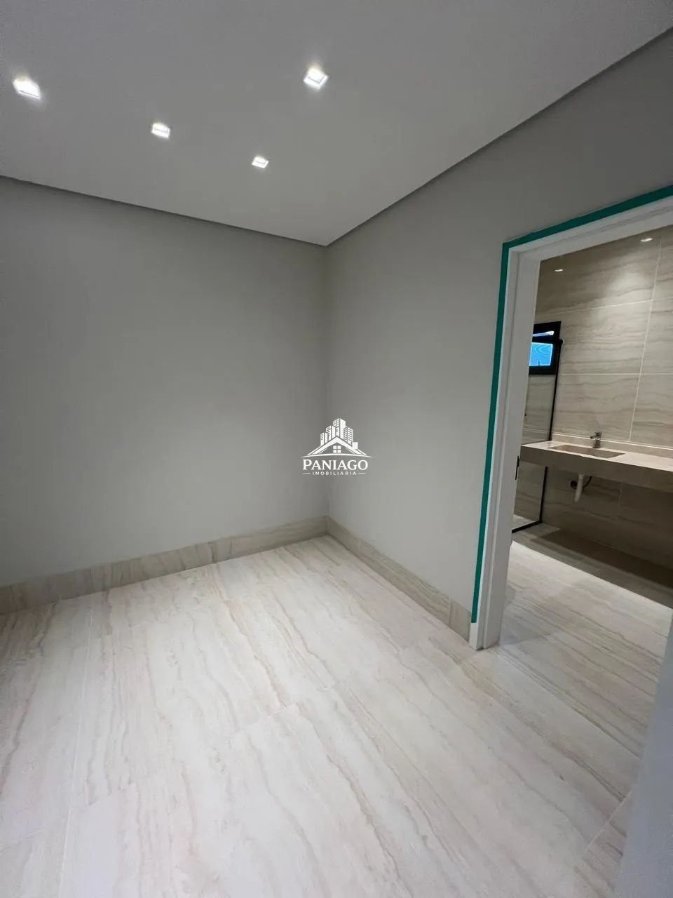 Imagem Casa com 5 Quartos, 4 Suítes e Piscina à Venda no Villa Jardim
