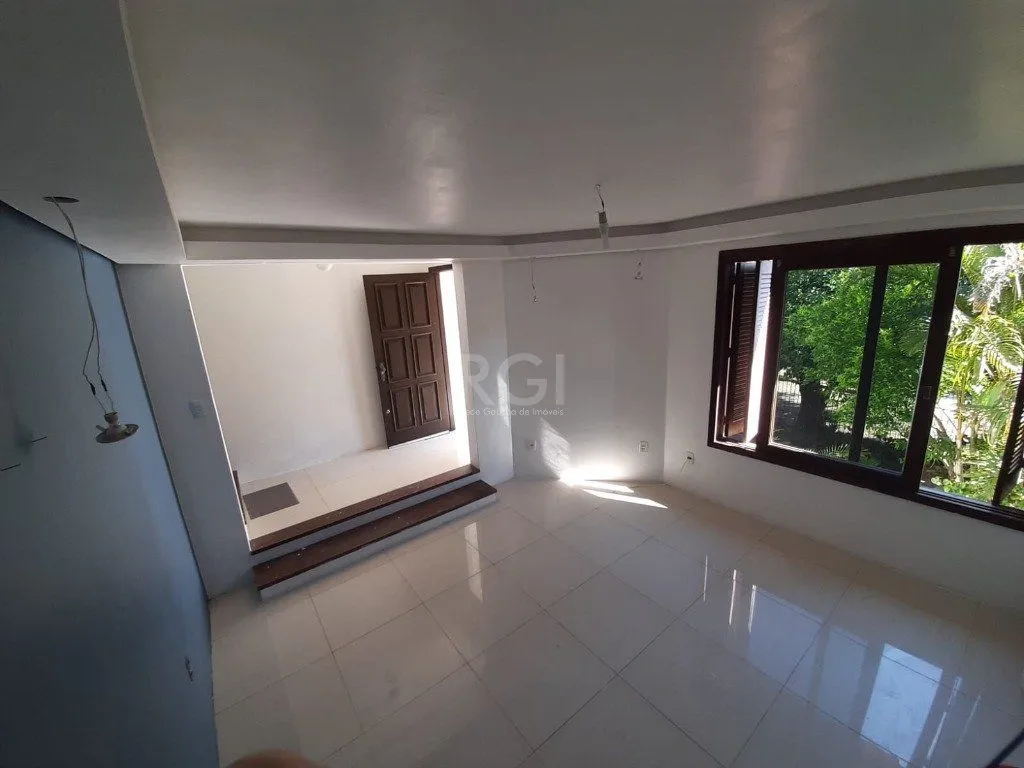 Imagem Casa para Venda - 122m², 5 dormitórios, sendo 2 suites, 2 vagas - Teresópolis