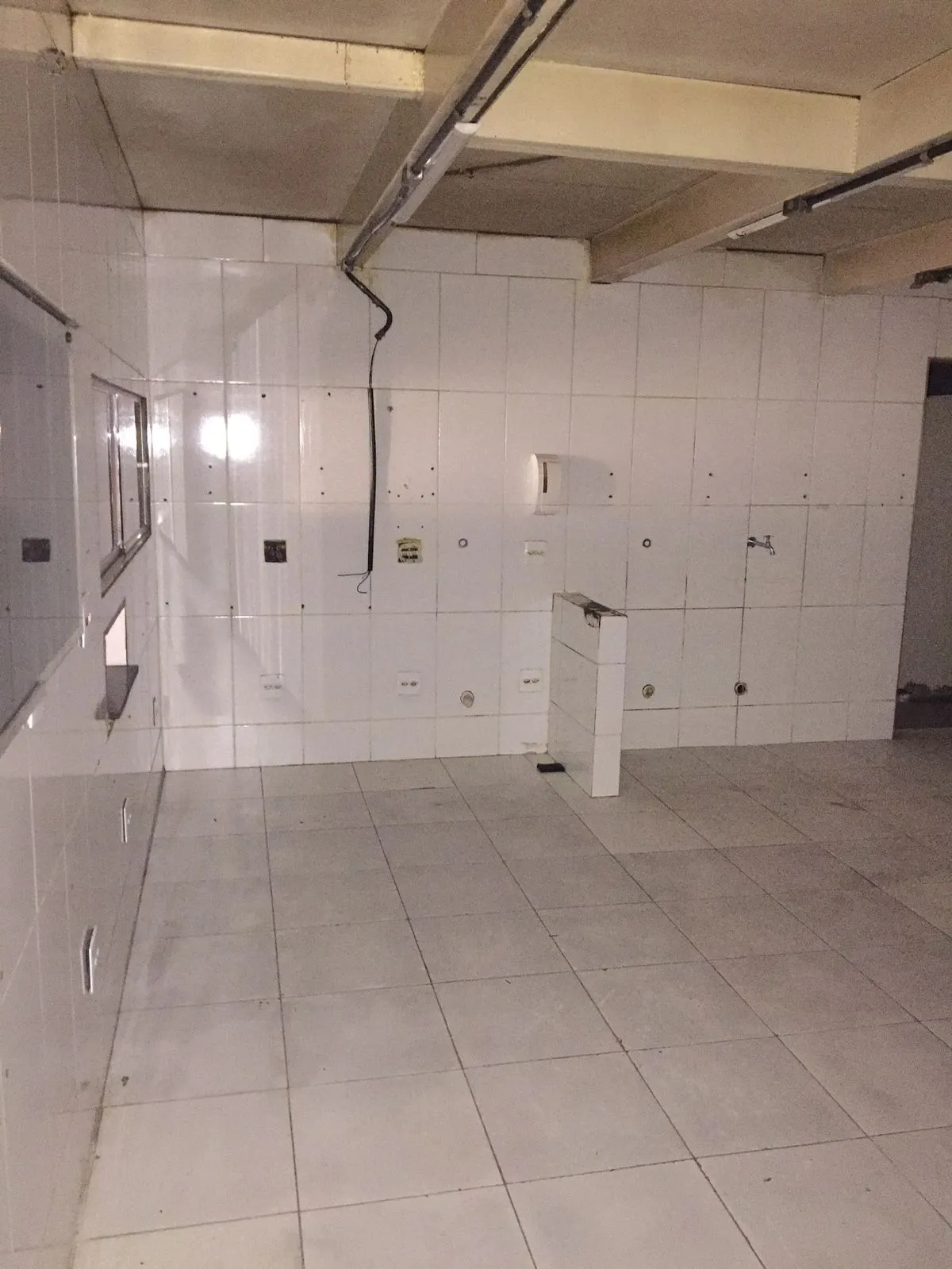 Imagem Salão Comercial para Locação no Centro de Sorocaba-SP: 1 Sala, 4 Banheiros, 164m² de Área