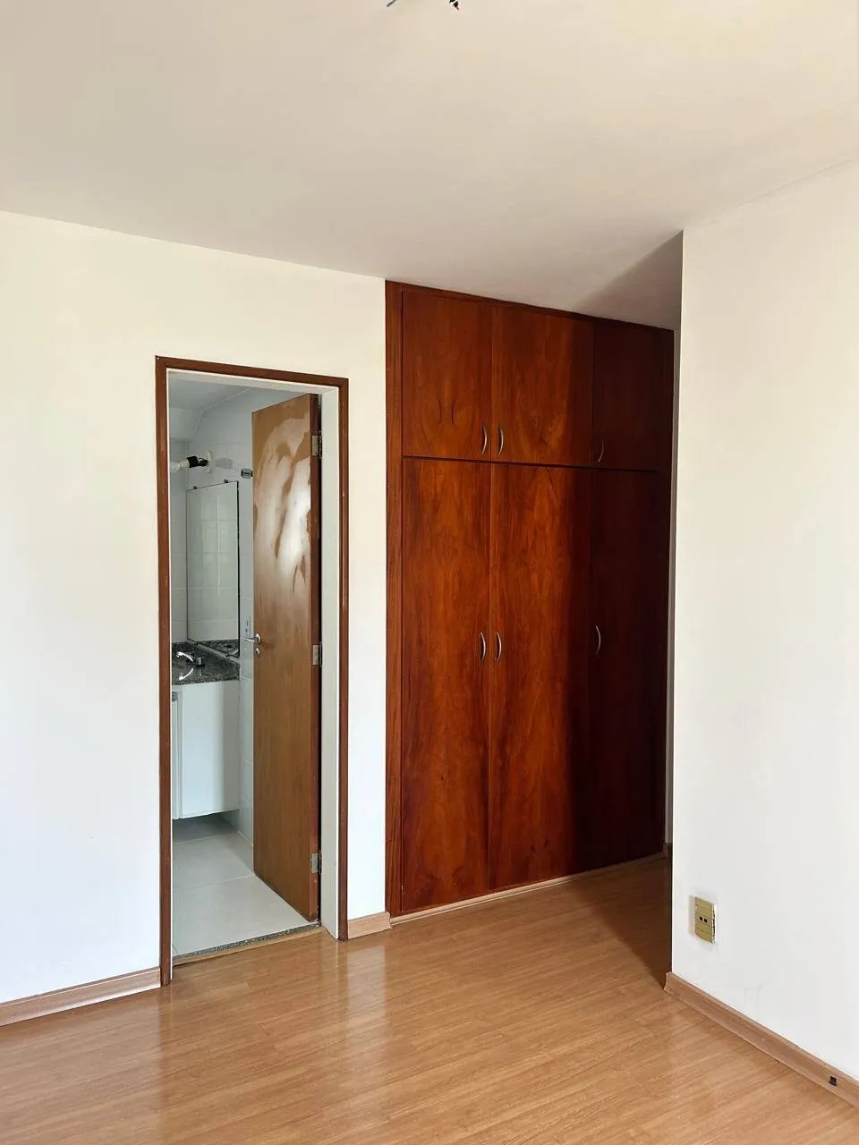 Imagem Apartamento Próximo ao Centro Comercial Alphaville - 3 Dormitórios, 1 Suíte, 90,2m²