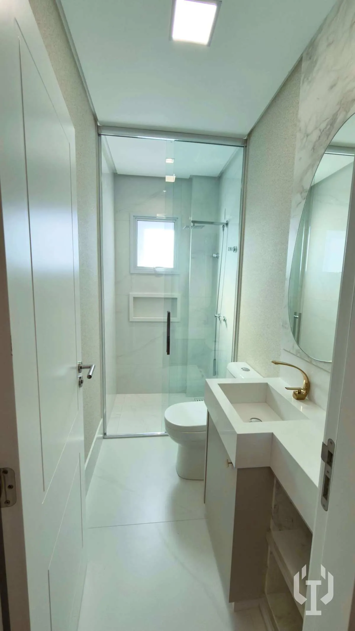 Imagem Apartamento San Lorenzo Dallo à venda, com 4 suítes, 4 vagas e finamente mobiliado no centro de Itapema