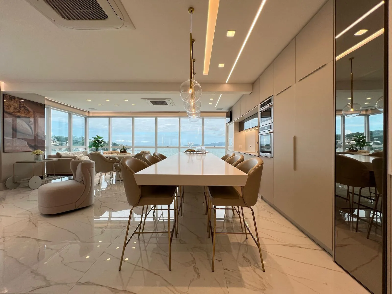 Imagem Apartamento com vista para o mar à venda com 352m2 por R$ 12.600.000,00