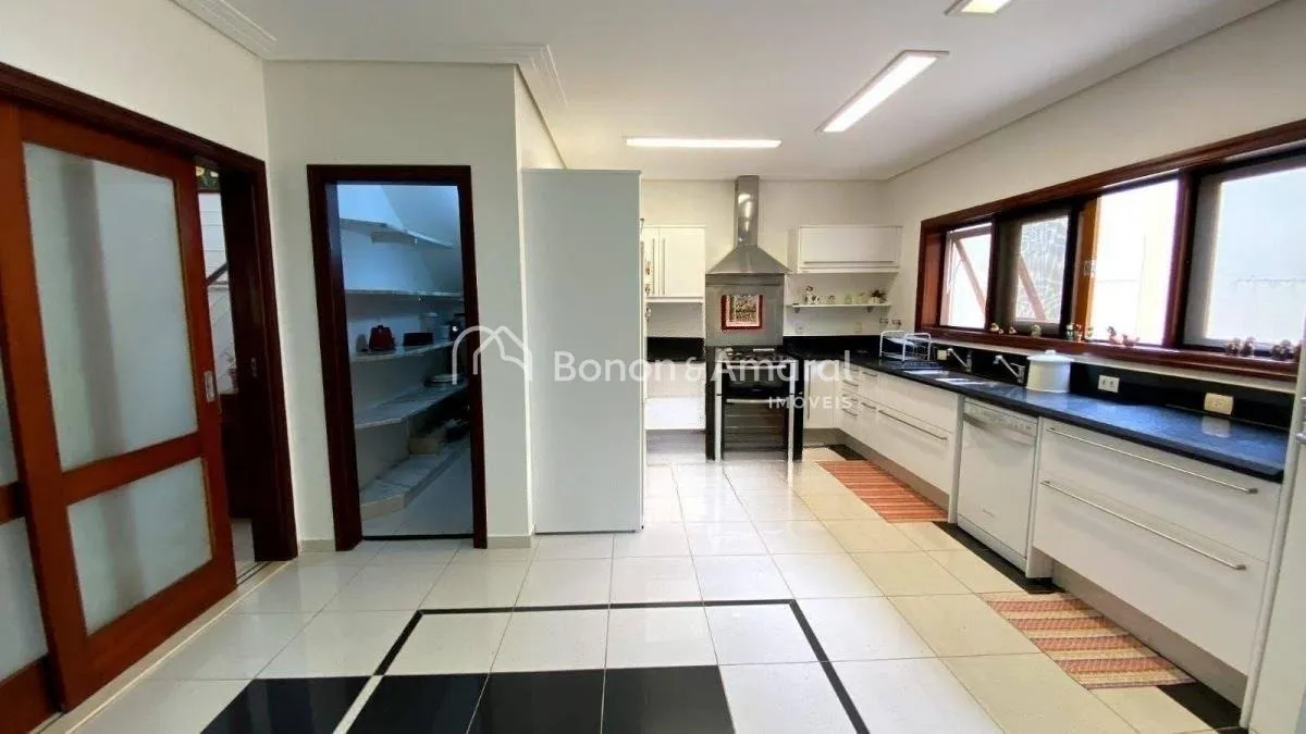 Imagem Casa em condomínio com 500 m² e 5 quartos