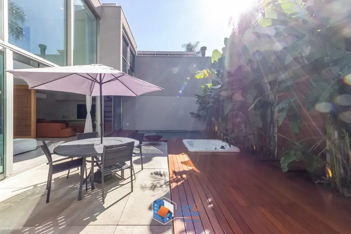 Imagem Casa no condomínio CONDOMINIO LAZULI para venda com 3 quartos, sendo 3 suítes, 404m²