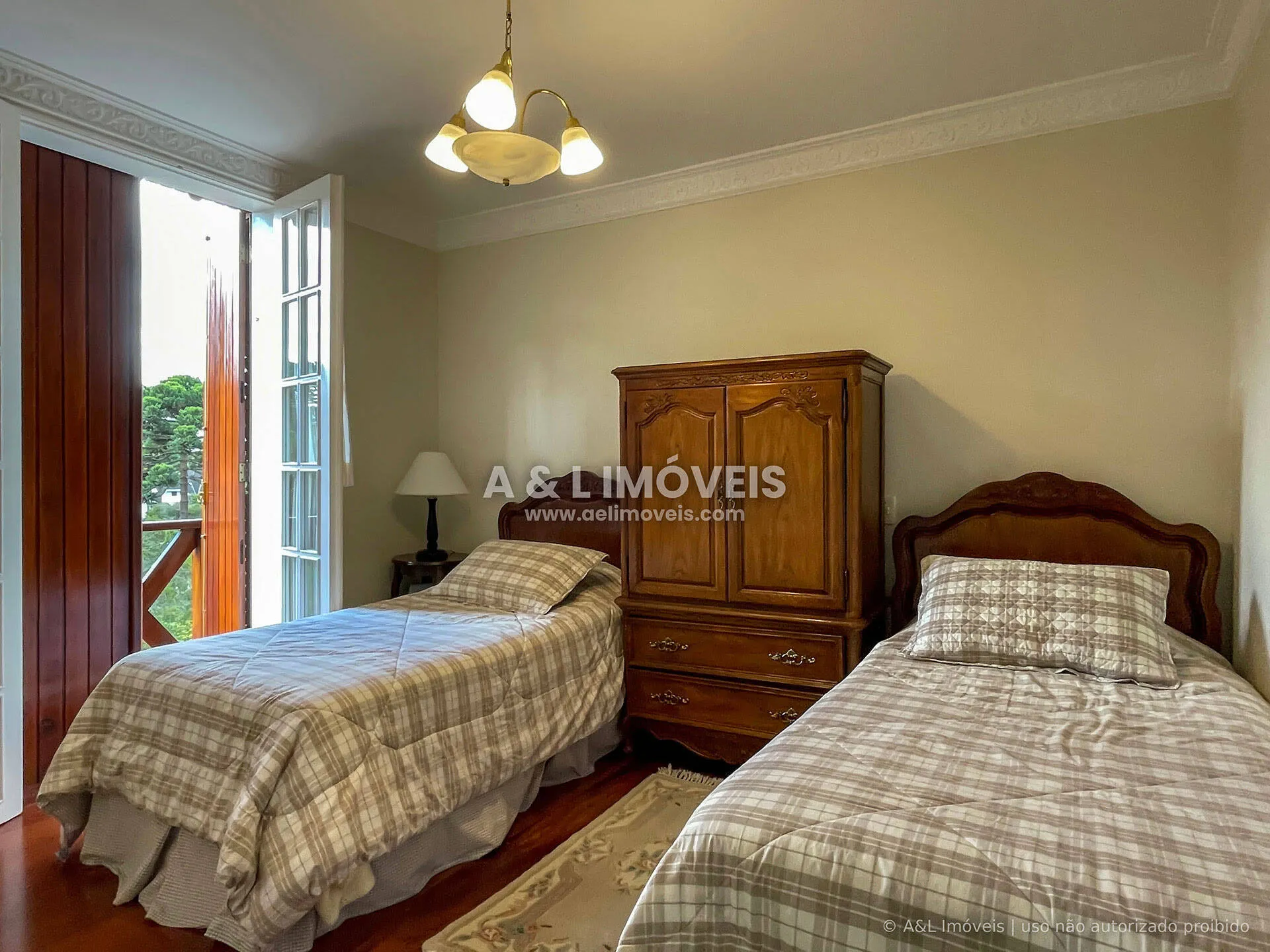 Imagem SAIU DE VENDA | Cobertura Triplex | Capivari | 331 m² | 5 Suítes | Lareira