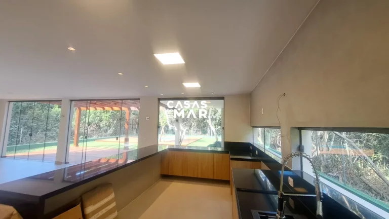 Imagem Casa de Luxo em Condomínio na Praia Rasa: 5 Quartos, 5 Suítes e 260m² em Armação dos Búzios-RJ