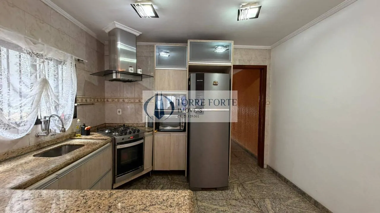 Imagem Linda casa, estilo sobrado, com 4 dormitórios e 4 vagas na Vila Alpina