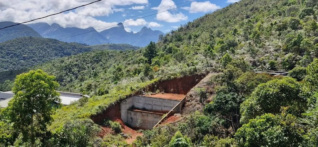 Imagem Terreno em Condomínio para Venda em Teresópolis / RJ no bairro Albuquerque