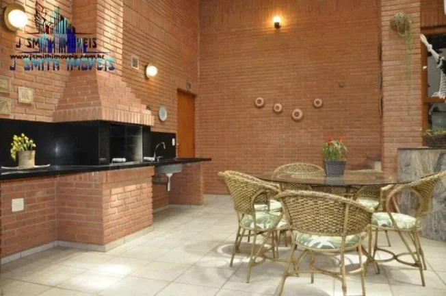 Imagem LINDA RESIDÊNCIA COM 4 SUÍTES, ESTILO GRANJA VIANA, CONSTRUÇÃO DE PRIMEIRA