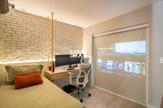 Imagem Apartamento de Luxo no Leblon: 2 quartos, 1 suíte, 2 salas, 2 banheiros, 1 vaga. 133m², próximo à praia, novíssimo, com piscina.