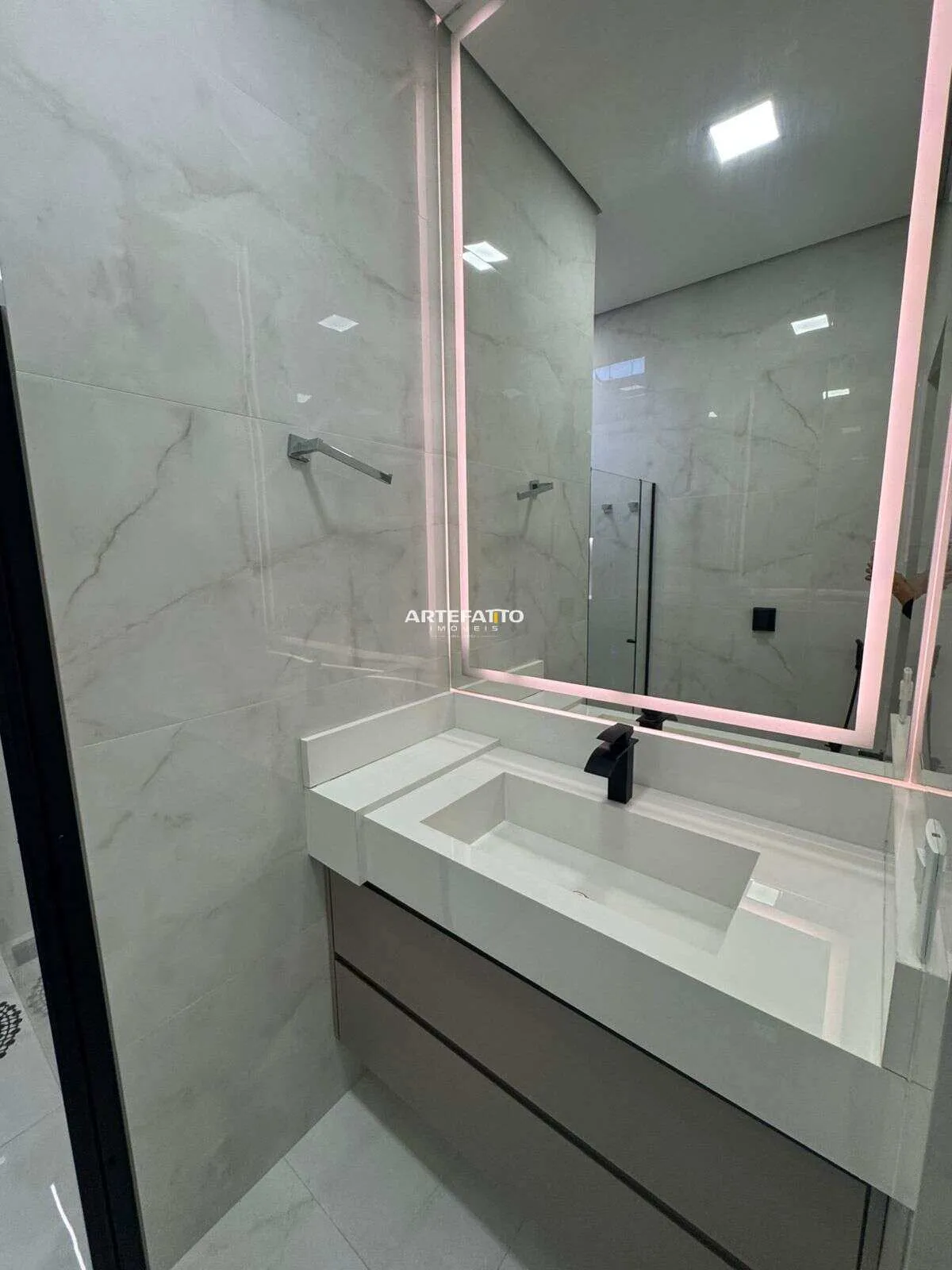 Imagem Linda residência a venda com piscina de porteira fechada no Primo Meneghetti 2