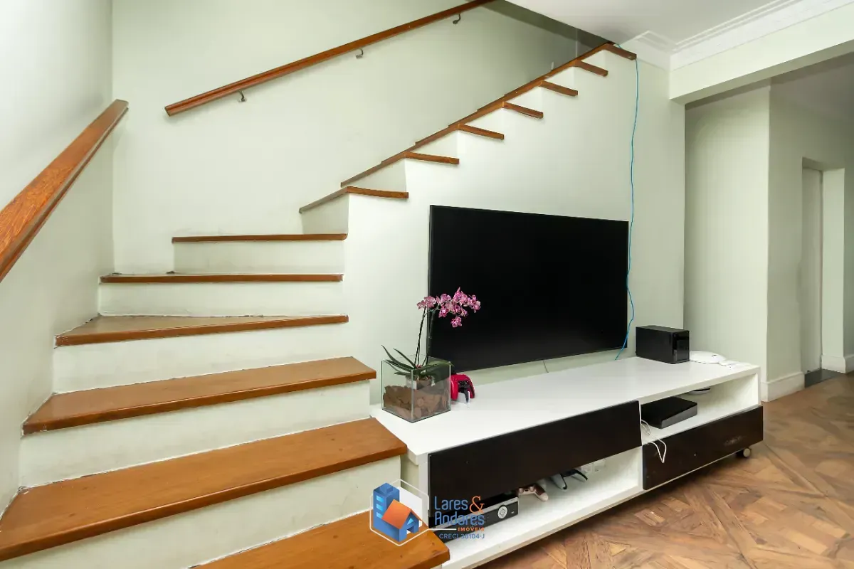 Imagem Sobrado para venda em Planalto Paulista com 3 quartos, sendo 1 suíte, 180m²