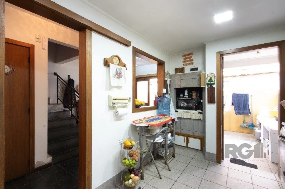 Imagem Casa de 3 dormitórios à venda na Tristeza - Zona sul de Poa.