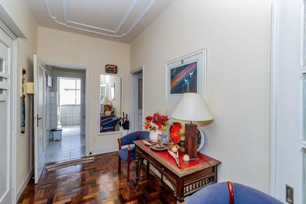 Imagem Vende-se apartamento com 2 quartos, sacada e 1 vaga - 113 m² - Moinhos de Vento