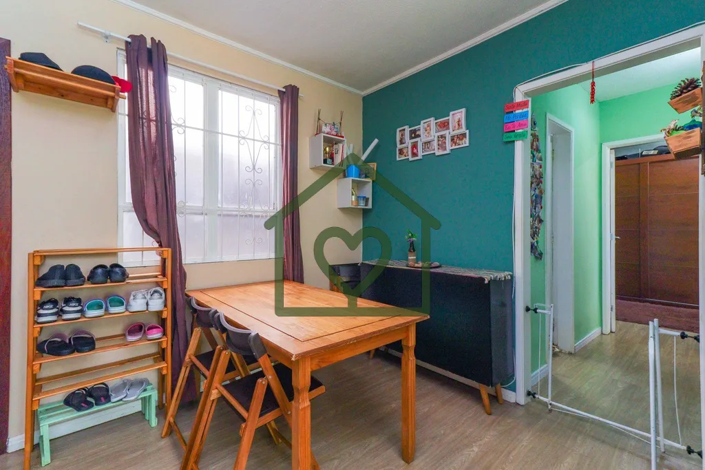 Imagem Apartamento no bairro Camaquã com 61m2 privativos, localizado a um lance de escada, composto por do...