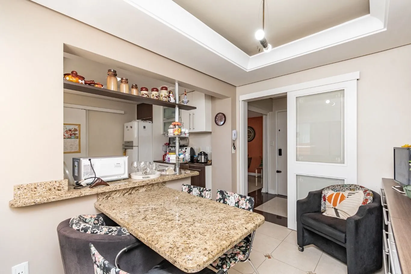 Imagem Vende-se apartamento com 3 quartos (1 suíte), 133 m² e 1 vaga - Petrópolis