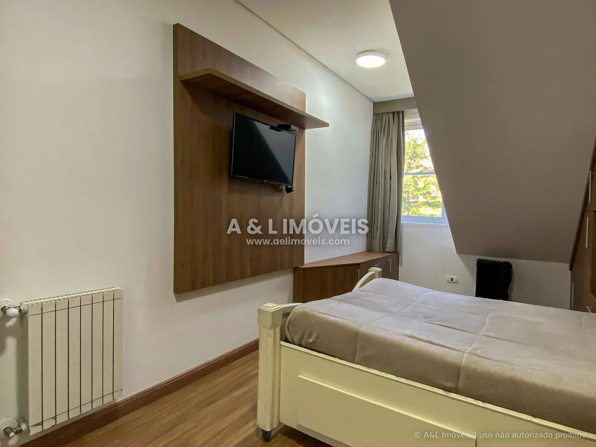 Imagem Duplex com mezanino, varanda envidraçada e 1 suíte no Capivari