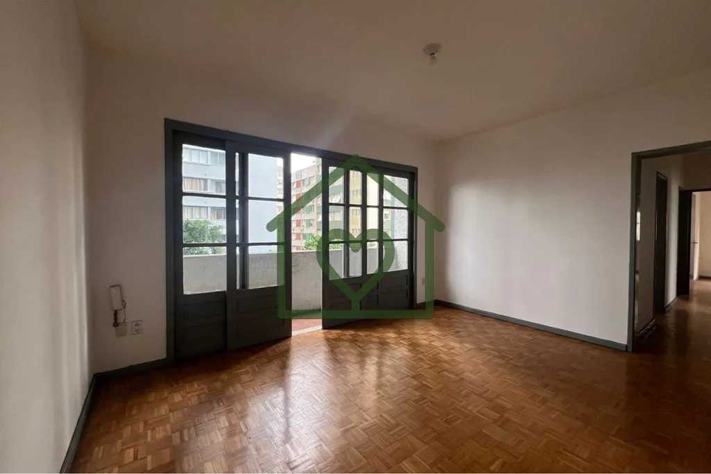 Descubra este incrível apartamento no Centro Histórico de Porto Alegre, disponível para venda. Lo...