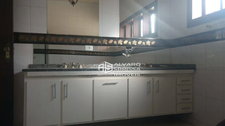 Imagem Casa estilo colonial, possui 3 suítes com ar condicionado e armários. Condomínio Portella Itu SP