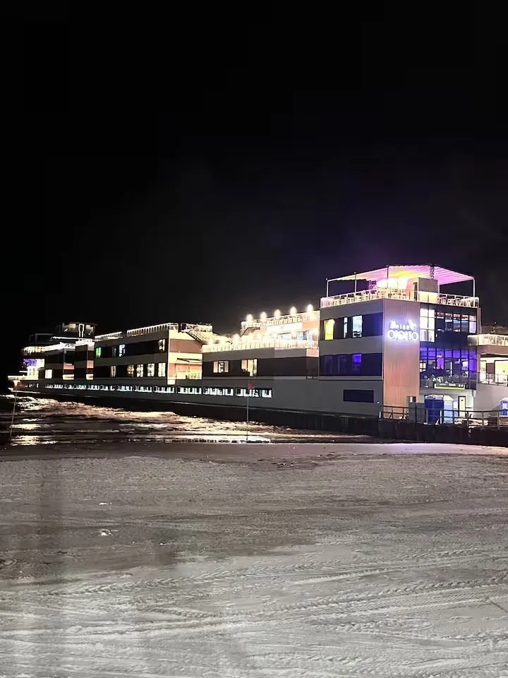 Imagem LUXO NA QUADRA DO MAR EM MEIA PRAIA ITAPEMA: 127m² MOBILIADO COM 3 SUÍTES E 3 VAGAS