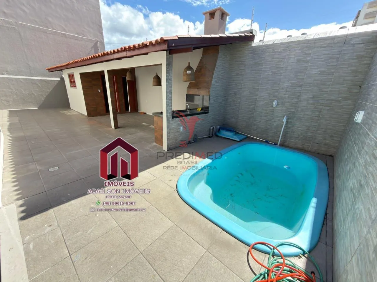 Imagem Casa com edícula , churrasqueira. SAO JOSÉ -SC - Completa, Reformada e Pronta para Morar!