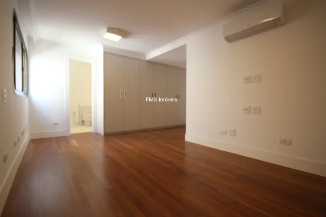 Imagem Cobertura À Venda no bairro Santa Cecília com 4 suítes, 2 salas, 3 banheiros, 4 vagas, 450m².