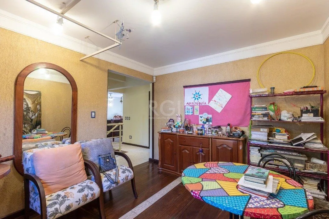Imagem Casa para Venda - 308.25m², 3 dormitórios, sendo 1 suites, 5 vagas - Cristal